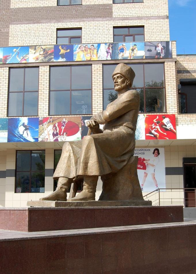 Dağıstanın məşhur şairi İrçi Kazakın abidəsi